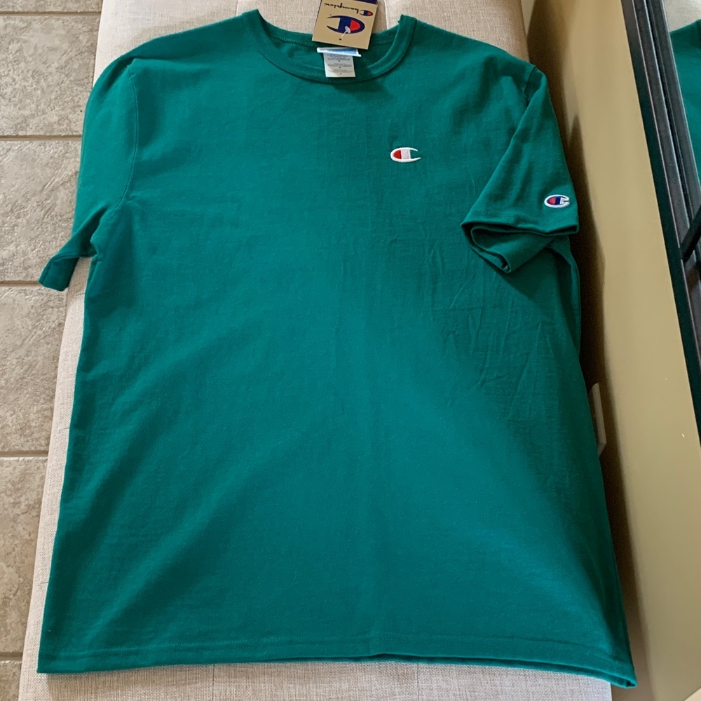 Stylish teal green tee with iconic Champion logo
🌸3/$30🌸